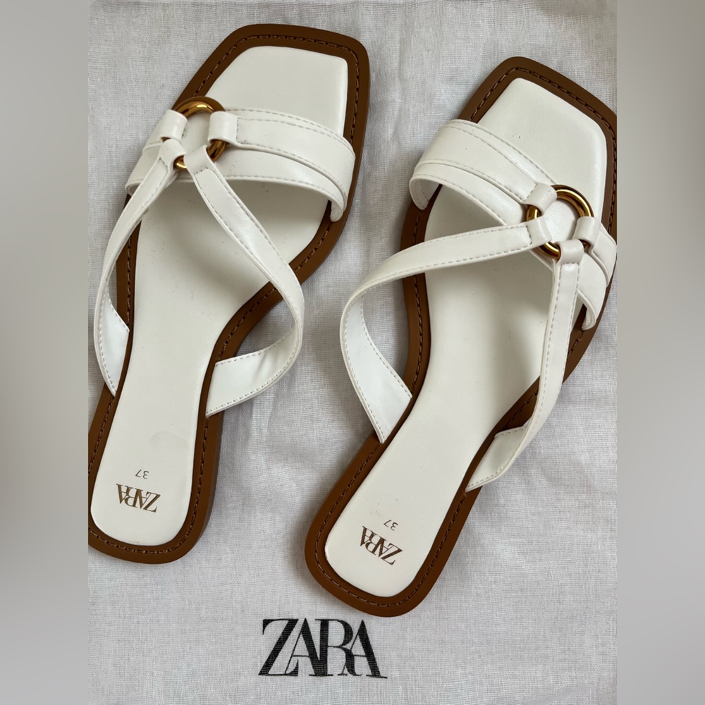 NWOT Zara Flat Strappy Sandals